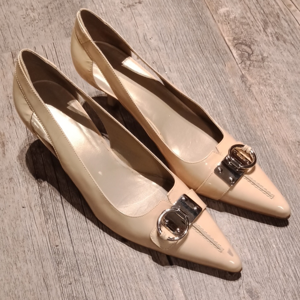 Stuart Weitzman Pointed Toe Heels - image 1